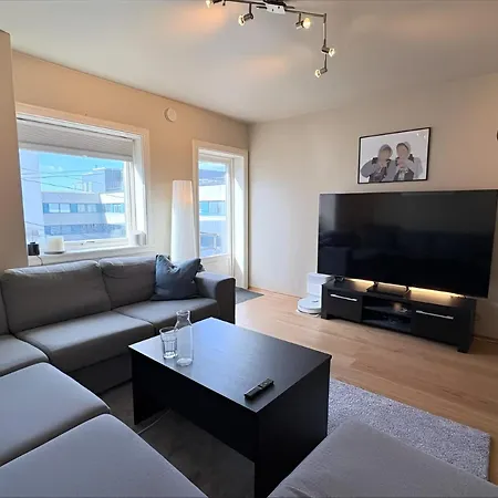 Spacious & Cozy With Balcony Bergen