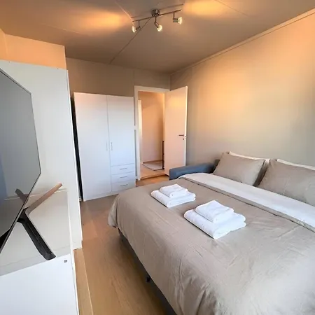 Spacious & Cozy With Balcony * Bergen