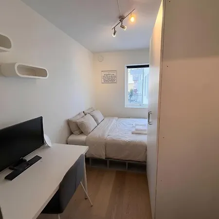 Spacious & Cozy With Balcony Apartamento Bergen
